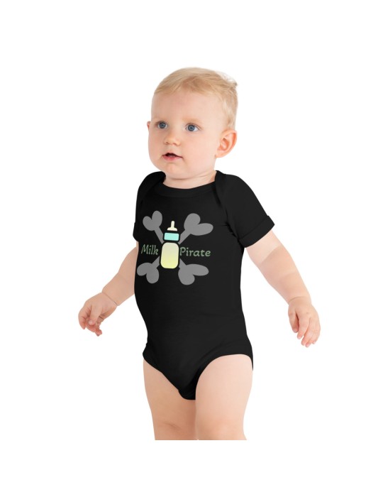 Short-sleeved baby onesie as a milk pirate